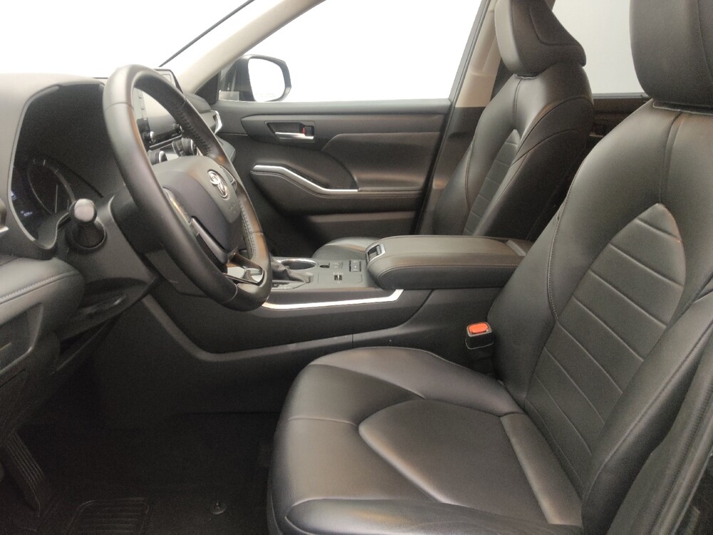 2020 Toyota Highlander in West Palm Beach, FL 33409 - 18140496 17