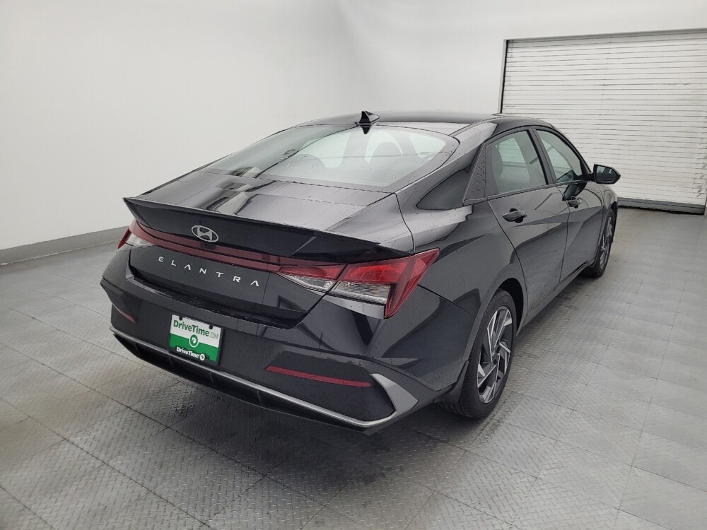 2025 Hyundai Elantra in Greenville, NC 27834 - 18140526 9