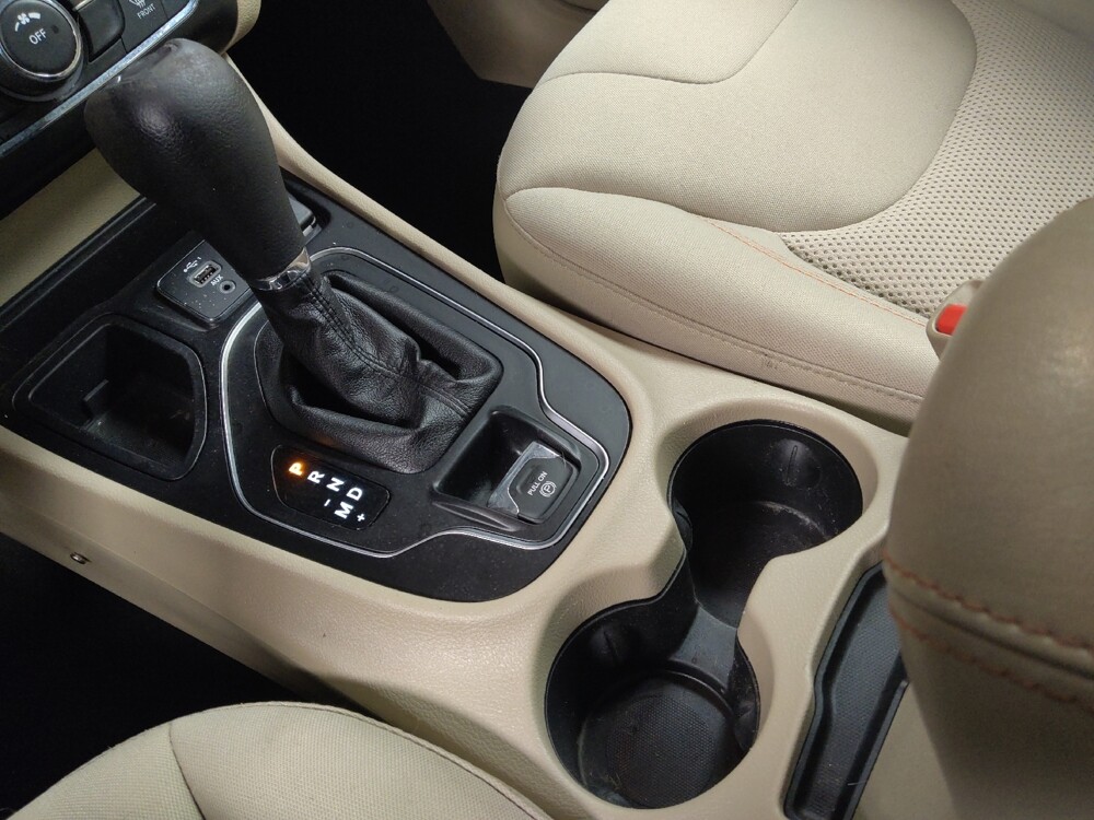 2019 Jeep Cherokee in Houston, TX 77074 - 18140558 26