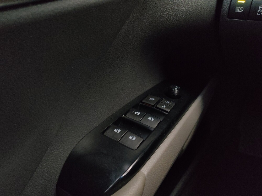 2018 Toyota Camry in Lombard, IL 60148 - 18140612 27