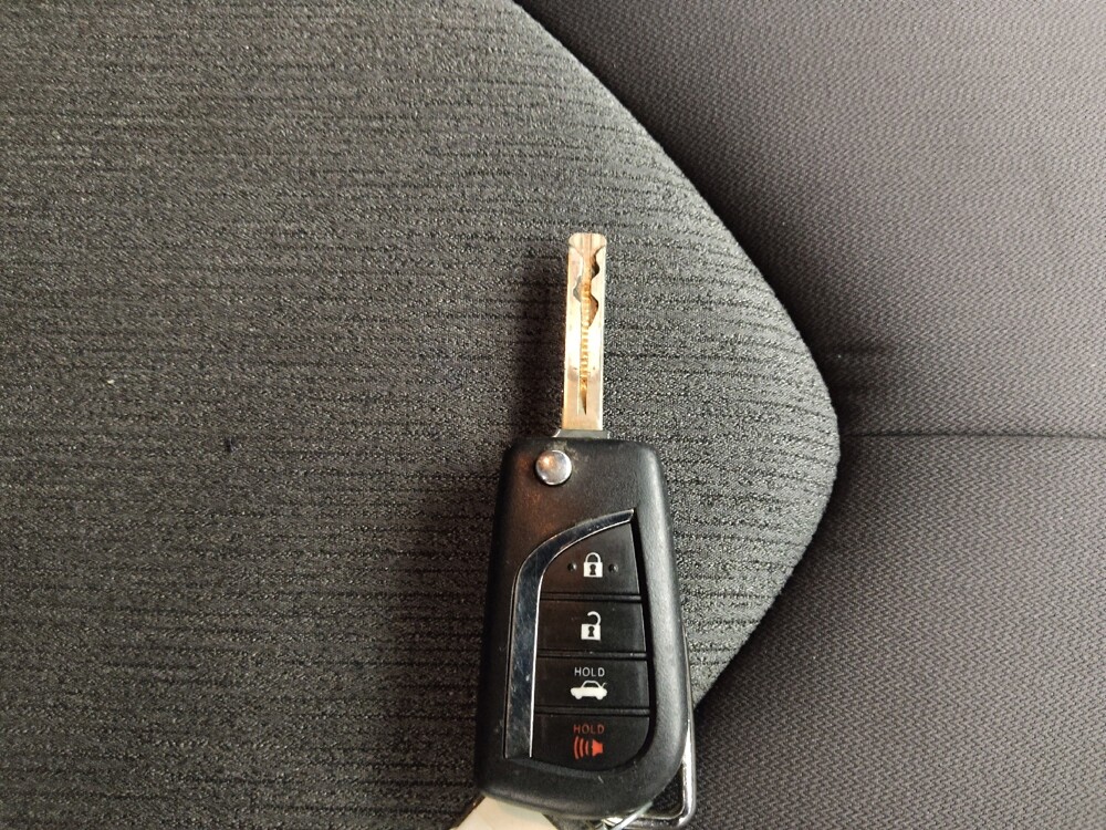 2018 Toyota Camry in Lombard, IL 60148 - 18140612 32