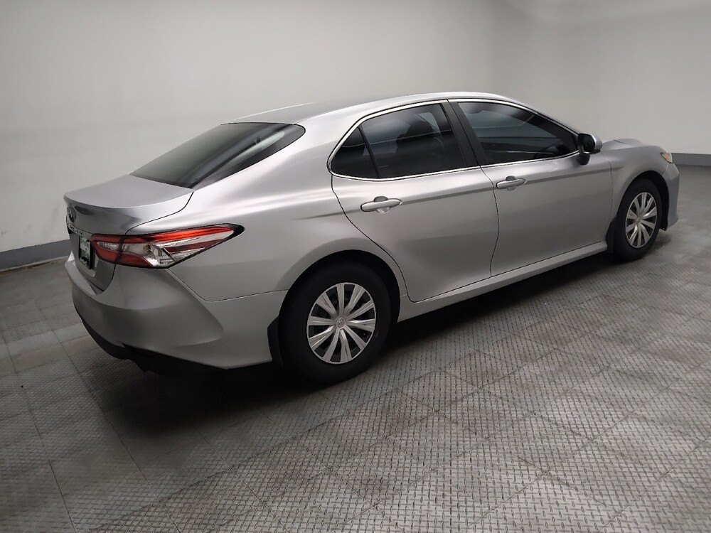 2018 Toyota Camry in Lombard, IL 60148 - 18140612 10