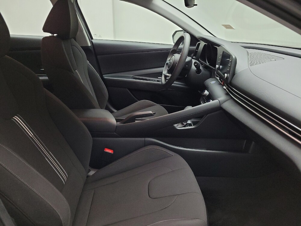 2023 Hyundai Elantra in Eastpointe, MI 48021 - 18140615 21