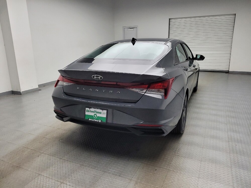 2023 Hyundai Elantra in Eastpointe, MI 48021 - 18140615 7