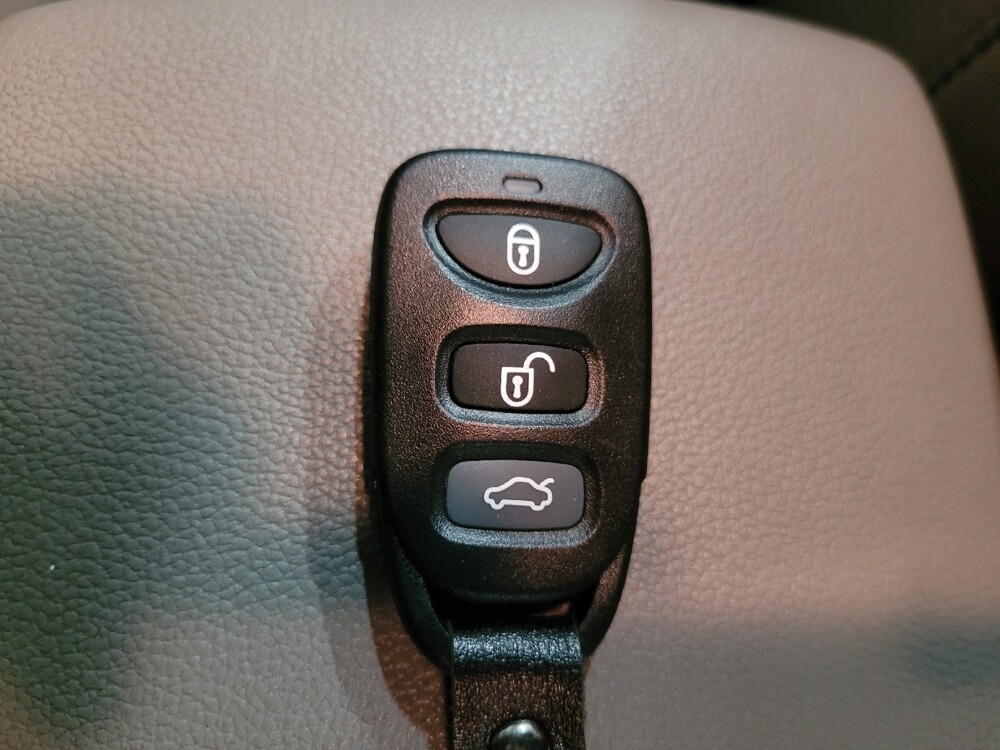 2017 Hyundai Elantra in Laurel, MD 20724 - 18140668 32