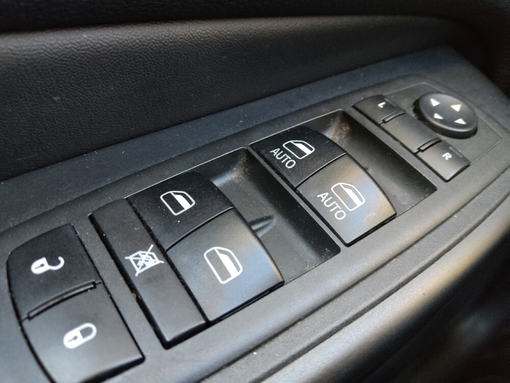2019 Jeep Cherokee in Salem, VA 24153 - 18140704 27