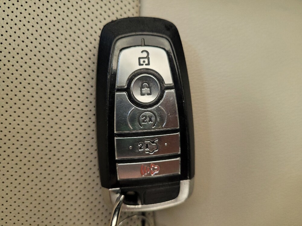 2018 Ford Fusion in Maple Heights, OH 44137 - 18140761 27