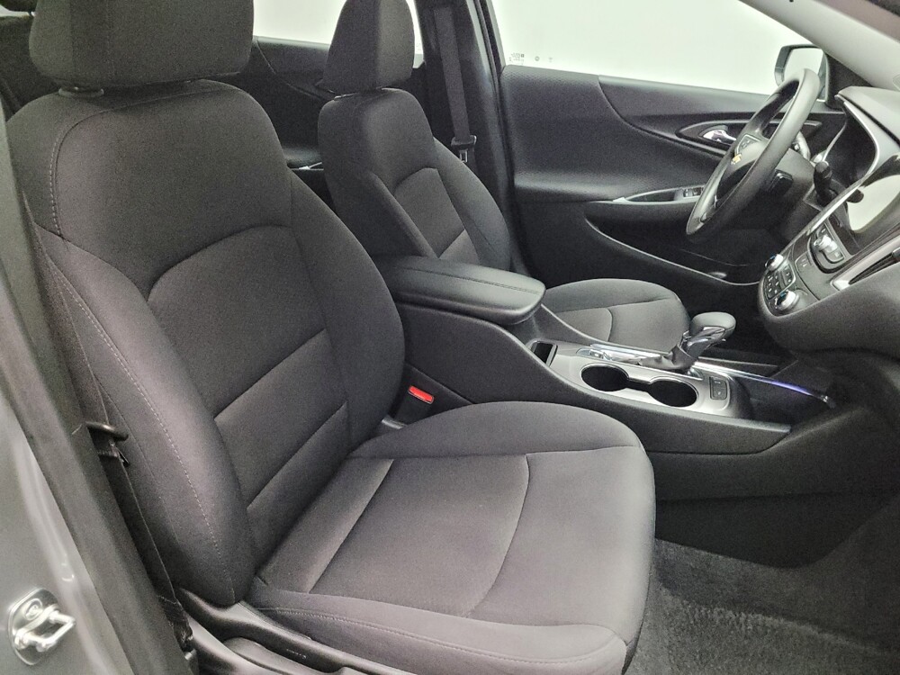 2025 Chevrolet Malibu in Downey, CA 90241 - 18140782 21