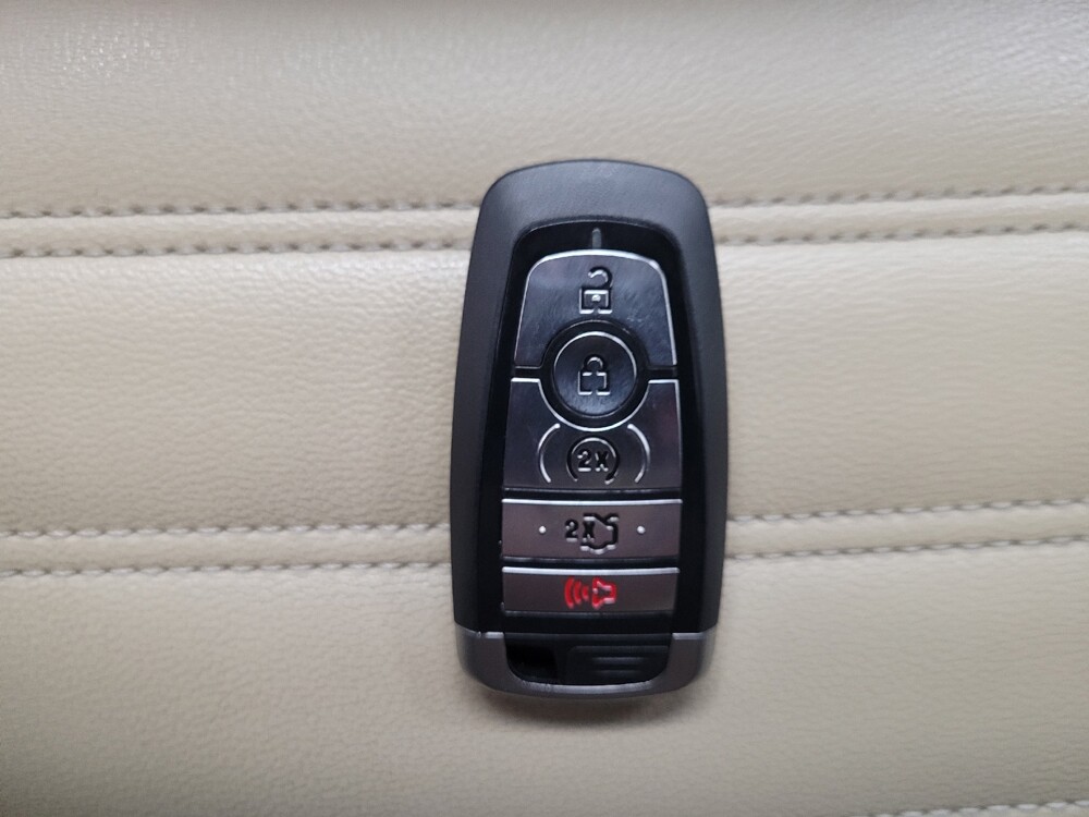 2020 Ford Edge in Las Vegas, NV 89102 - 18140833 32