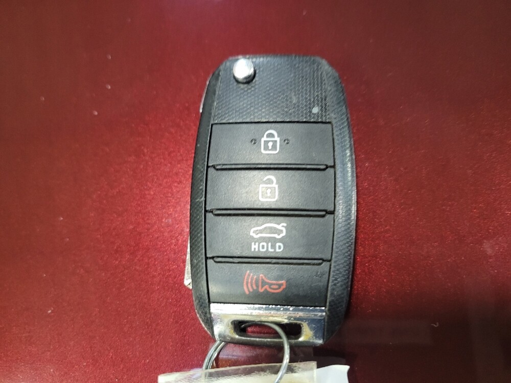 2016 Kia Optima in Downey, CA 90241 - 18140930 32