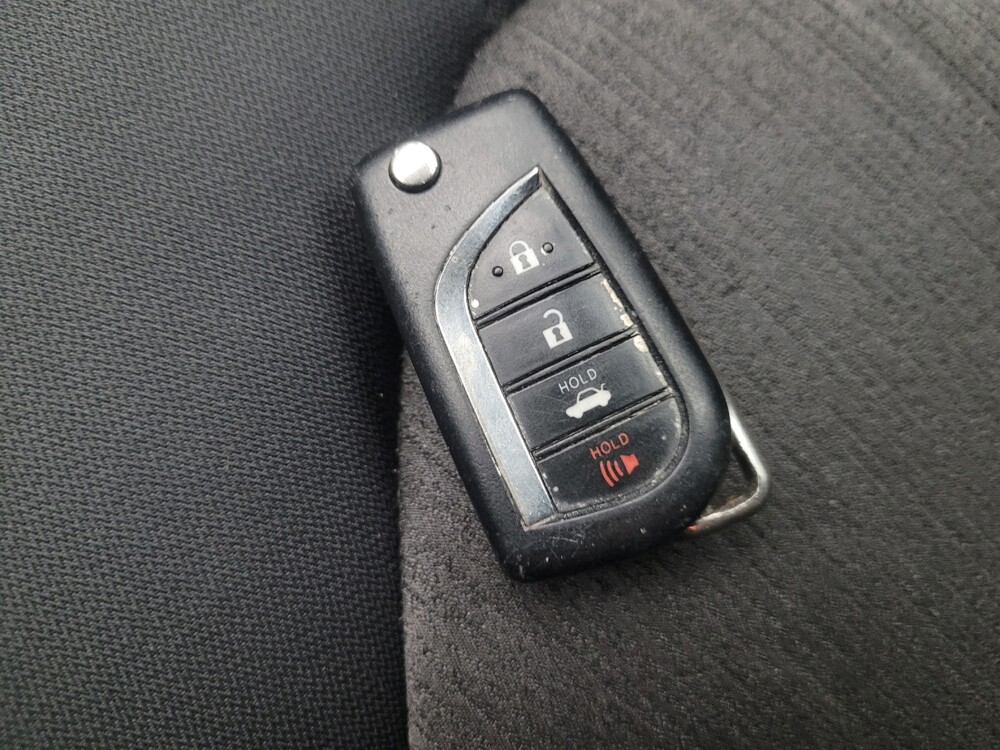 2020 Toyota Camry in Chandler, AZ 85225 - 18140994 32