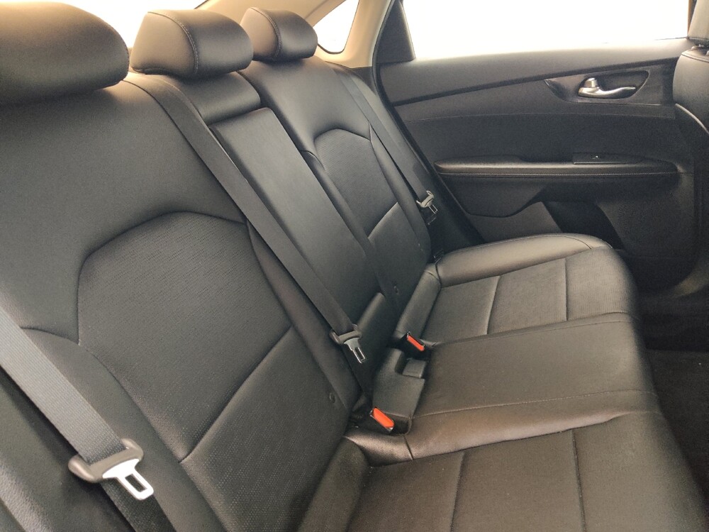 2019 Kia Forte in Savannah, GA 31419 - 18141052 19