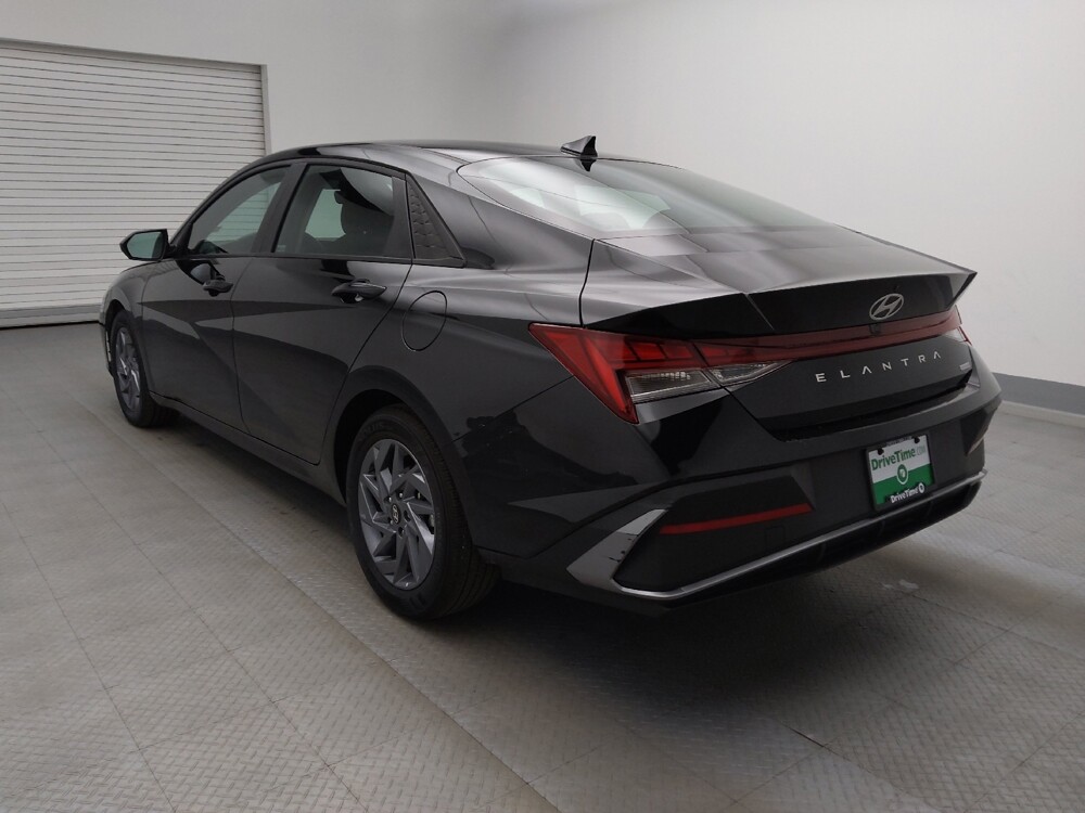 2025 Hyundai Elantra in Lakewood, CO 80215 - 18141090 5