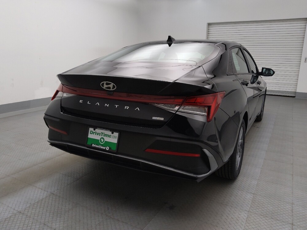 2025 Hyundai Elantra in Lakewood, CO 80215 - 18141090 7