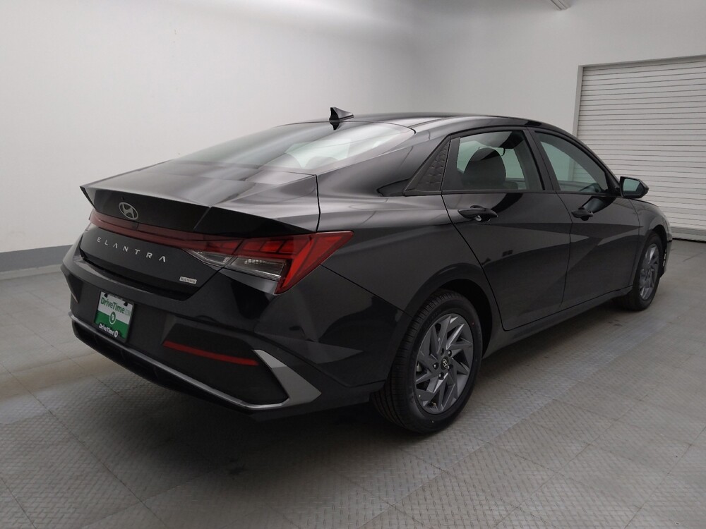 2025 Hyundai Elantra in Lakewood, CO 80215 - 18141090 9