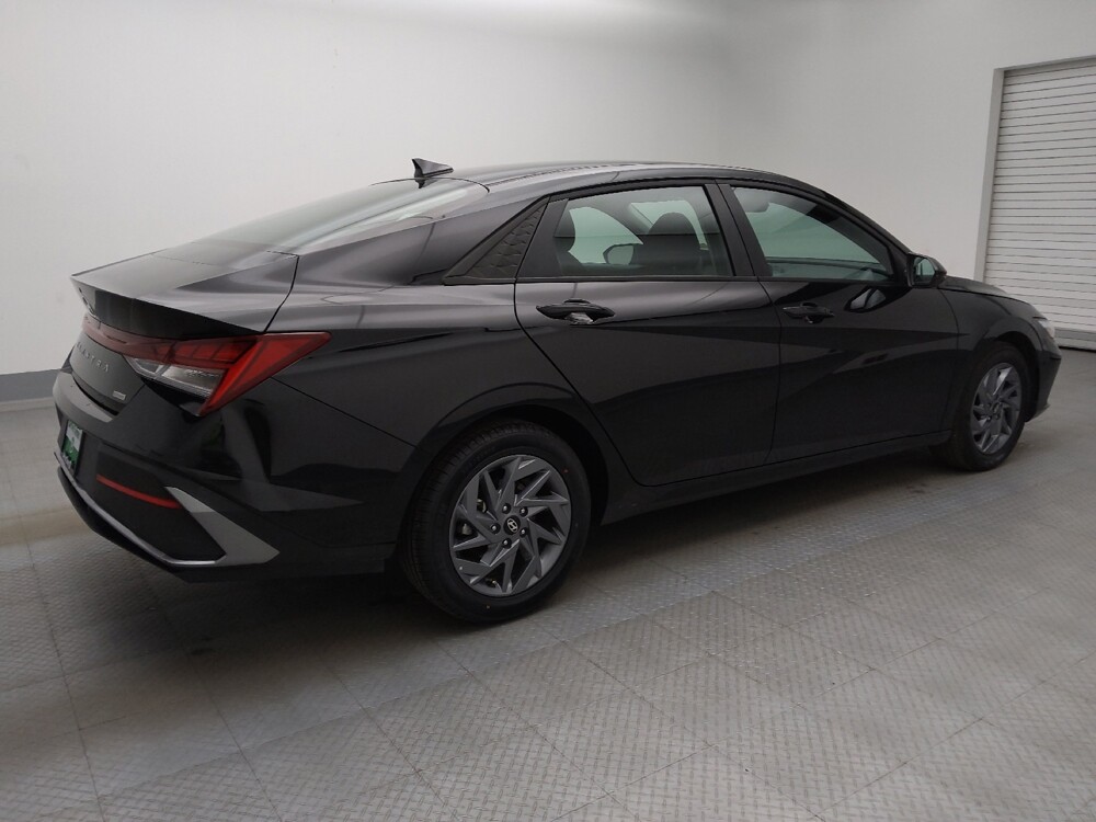 2025 Hyundai Elantra in Lakewood, CO 80215 - 18141090 10