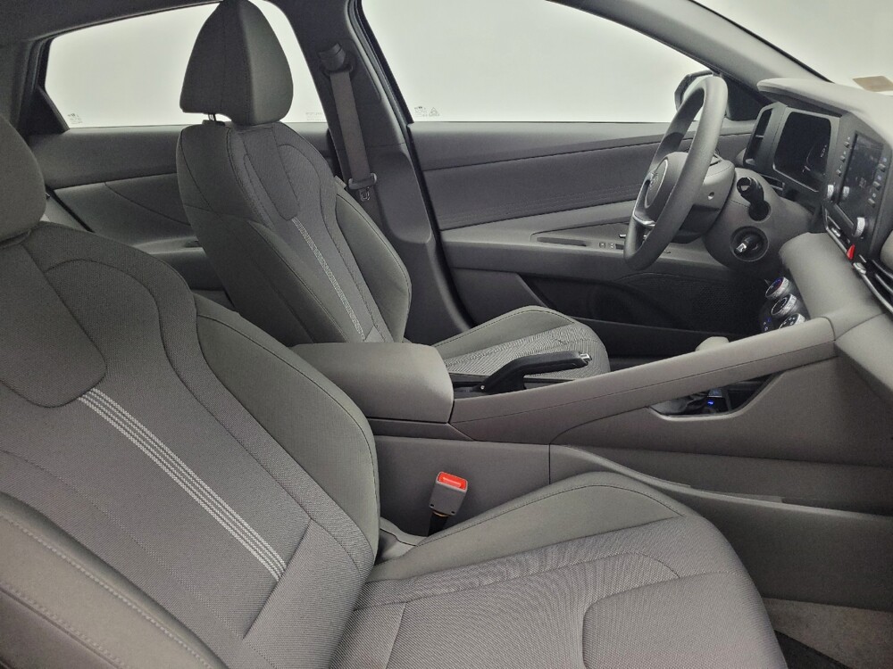 2025 Hyundai Elantra in Memphis, TN 38128 - 18141103 21