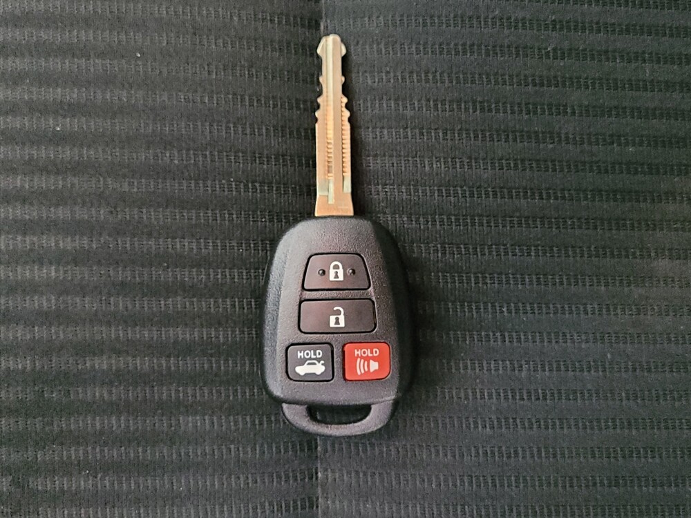 2018 Toyota RAV4 in Memphis, TN 38115 - 18141105 32