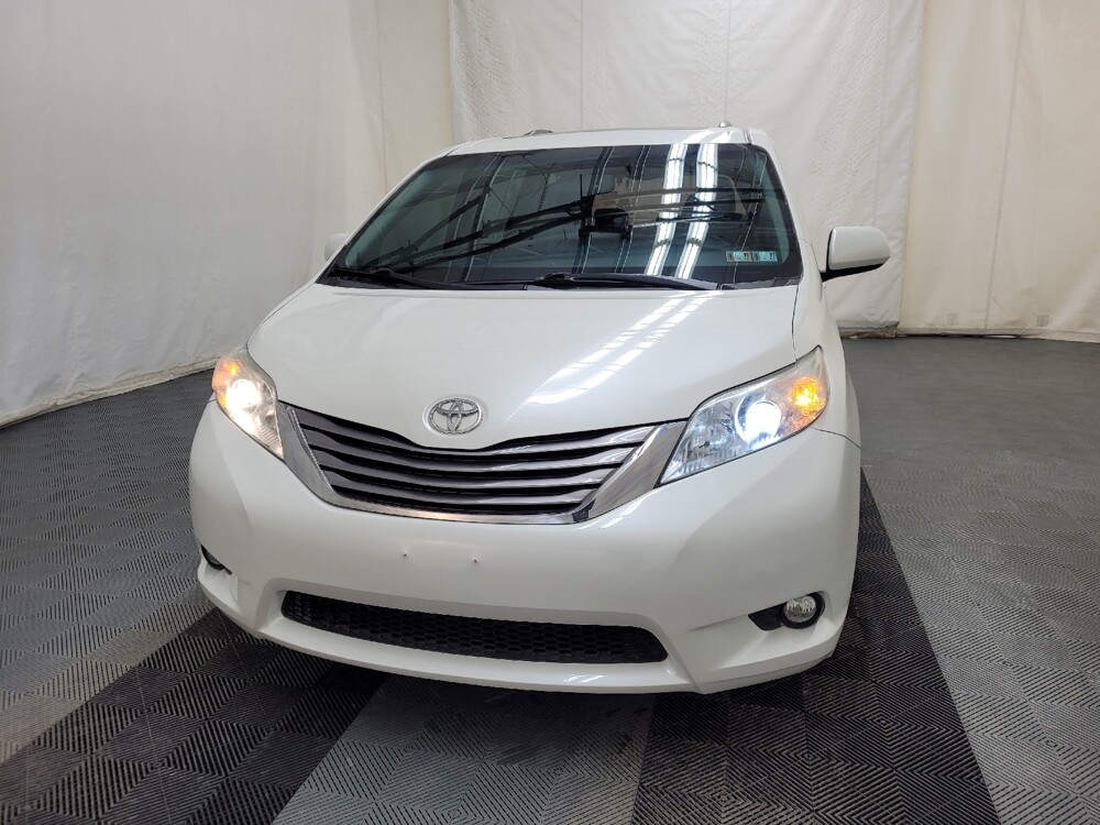 2017 Toyota Sienna in Pittsburgh, PA 15237 - 18141135 15