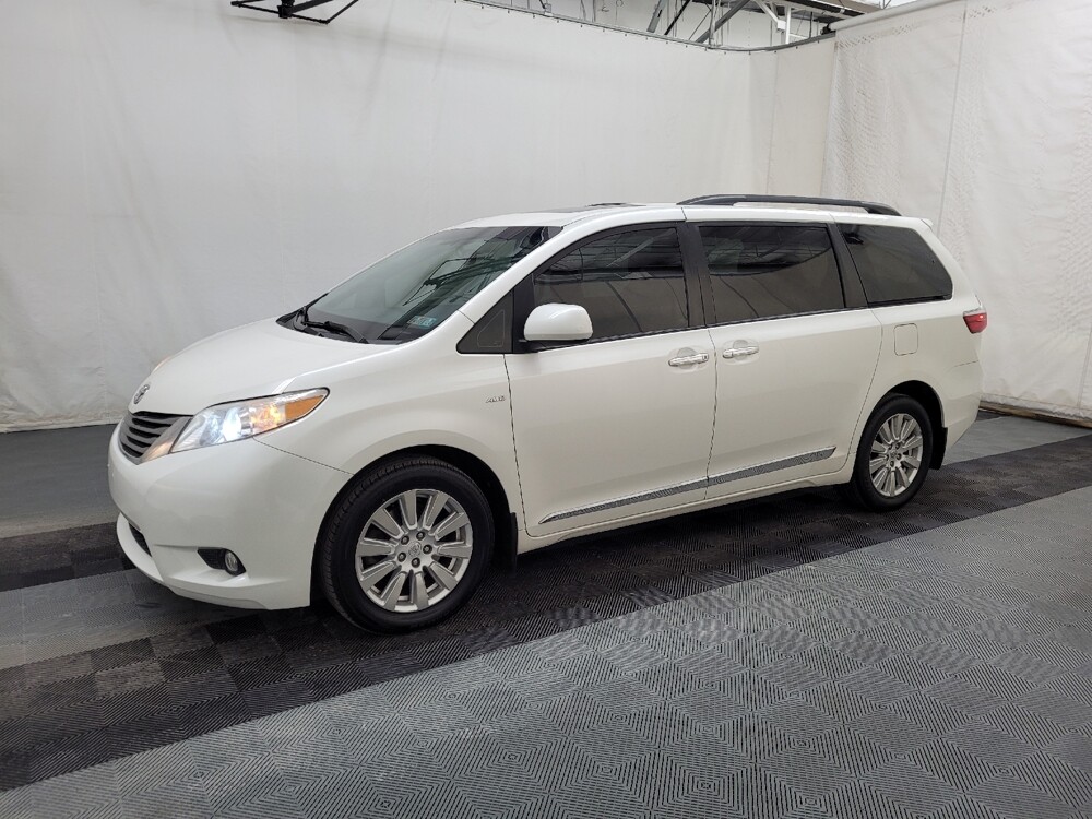 2017 Toyota Sienna in Pittsburgh, PA 15237 - 18141135 2