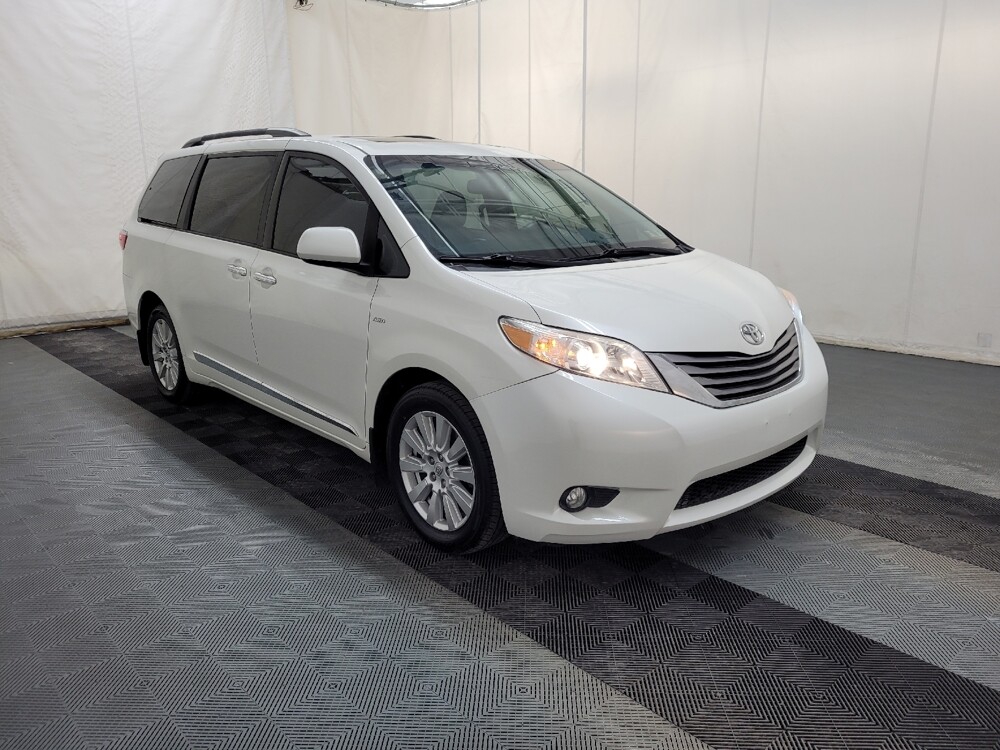 2017 Toyota Sienna in Pittsburgh, PA 15237 - 18141135 13