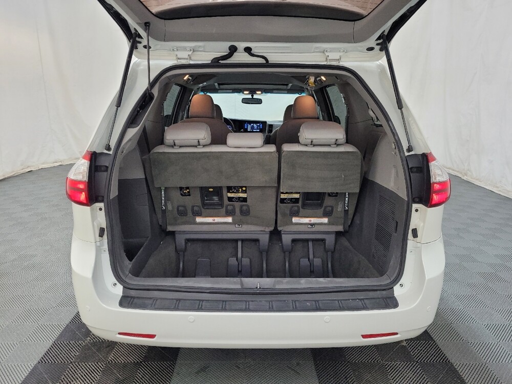 2017 Toyota Sienna in Pittsburgh, PA 15237 - 18141135 29