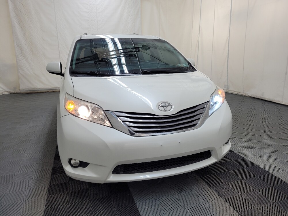 2017 Toyota Sienna in Pittsburgh, PA 15237 - 18141135 14
