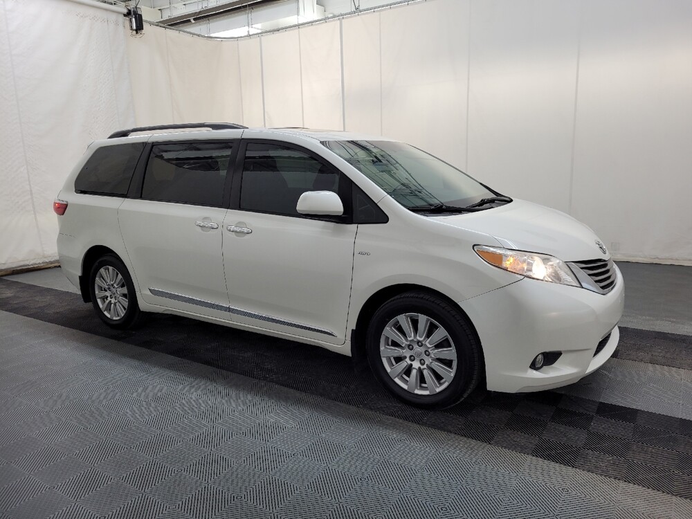 2017 Toyota Sienna in Pittsburgh, PA 15237 - 18141135 11