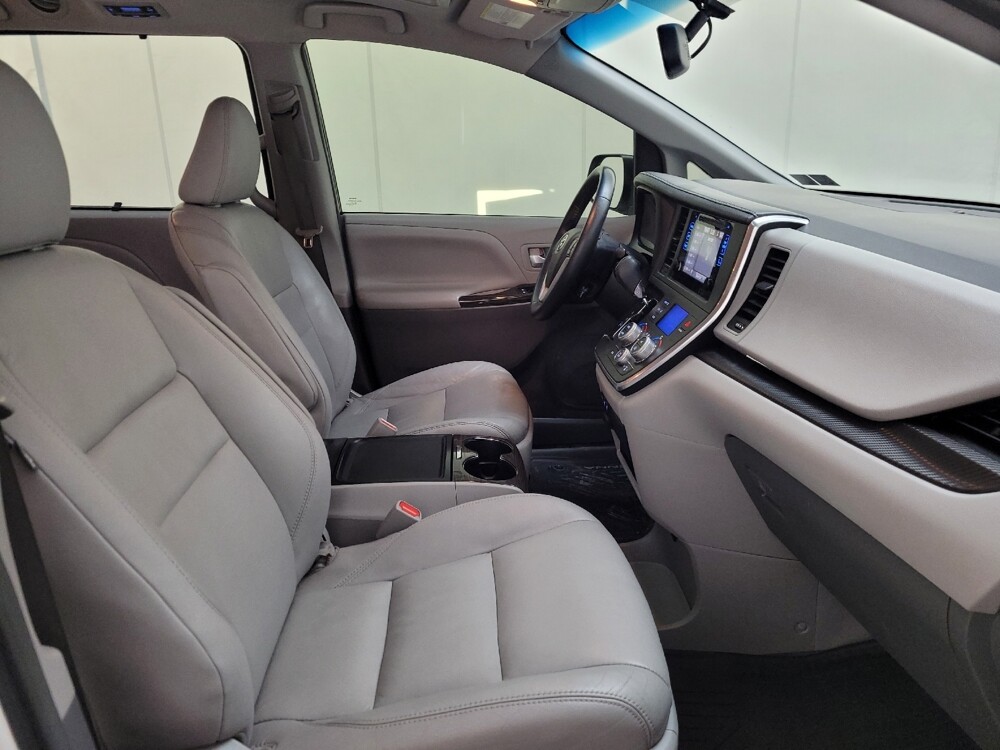 2017 Toyota Sienna in Pittsburgh, PA 15237 - 18141135 21
