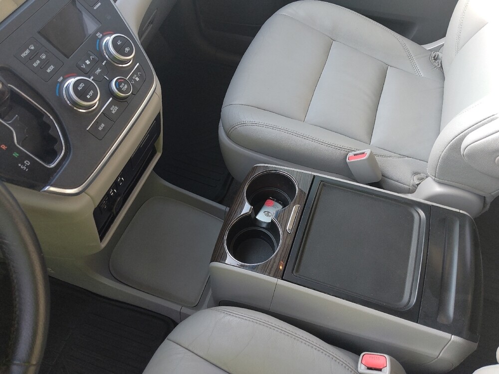 2017 Toyota Sienna in Pittsburgh, PA 15237 - 18141135 26