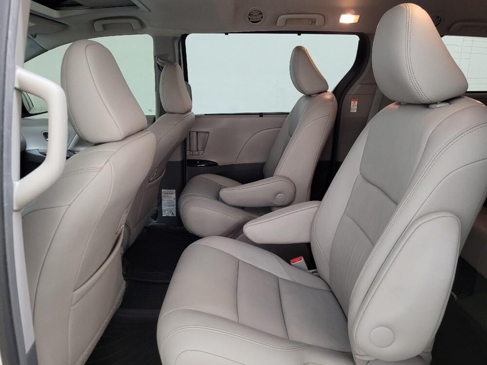 2017 Toyota Sienna in Pittsburgh, PA 15237 - 18141135 18