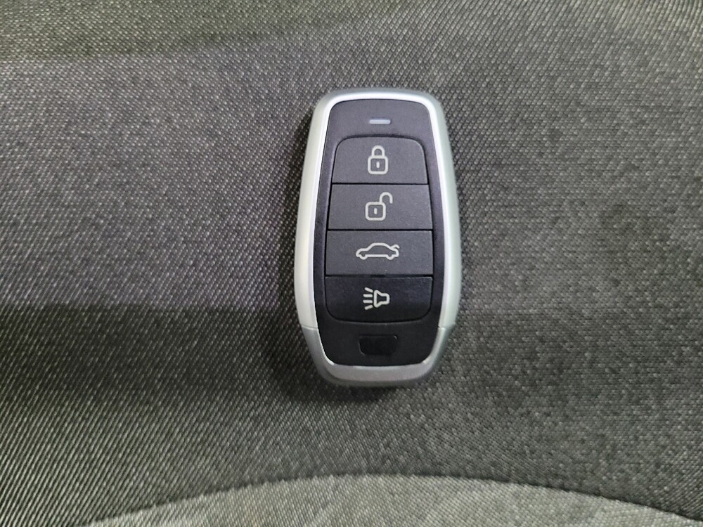 2020 Chevrolet Equinox in Las Vegas, NV 89102 - 18141167 32