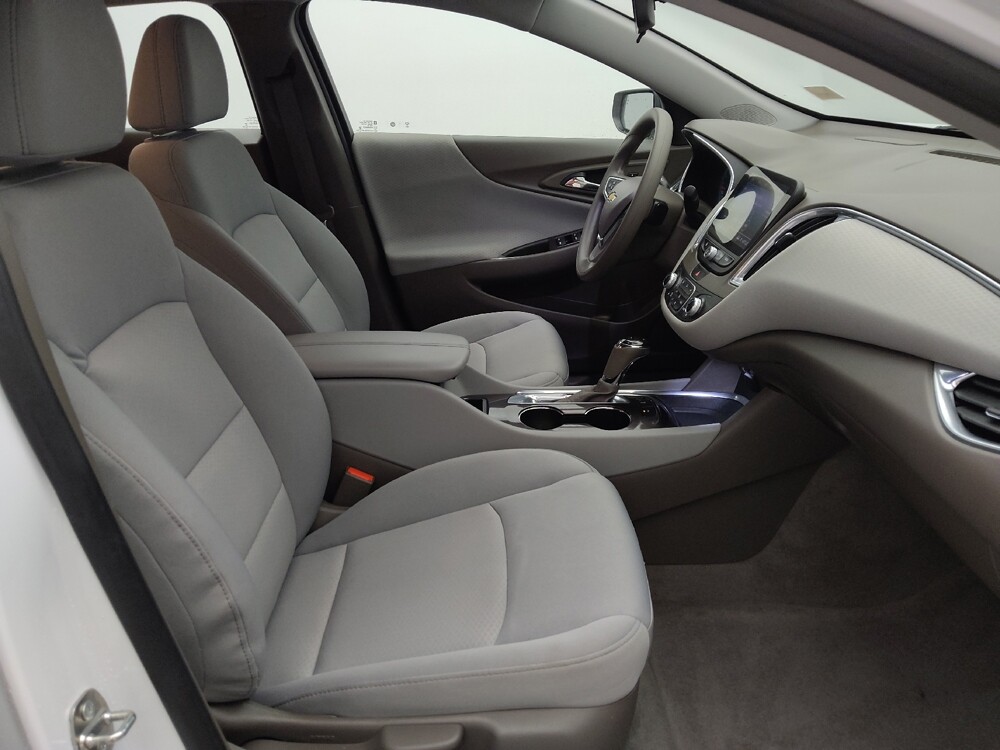 2019 Chevrolet Malibu in Houston, TX 77074 - 18141209 21