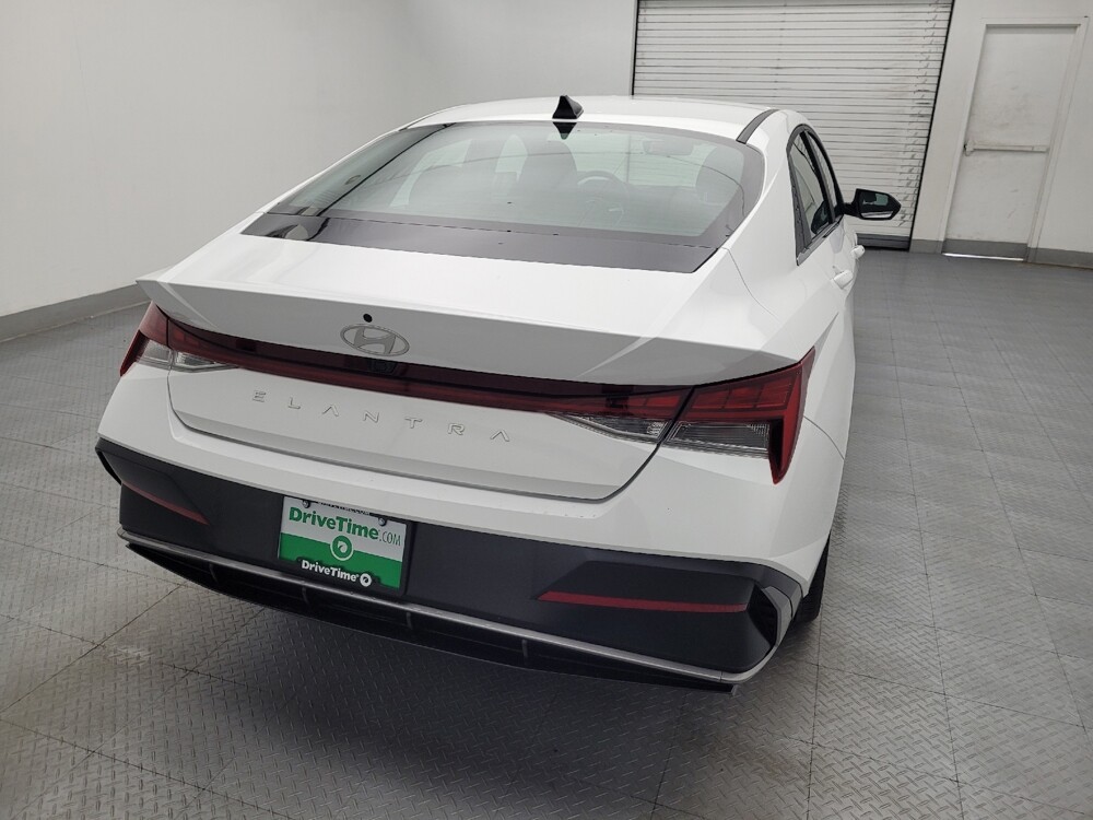 2025 Hyundai Elantra in Greensboro, NC 27407 - 18141229 7