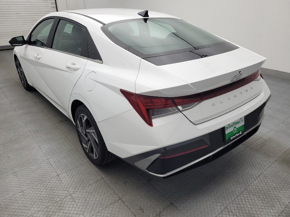 2025 Hyundai Elantra in Greensboro, NC 27407 - 18141229 5
