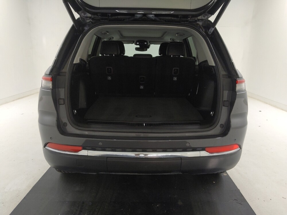 2023 Jeep Grand Cherokee in St. Louis, MO 63125 - 18141233 29