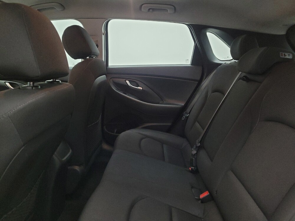 2018 Hyundai Elantra in Cincinnati, OH 45255 - 18141240 18