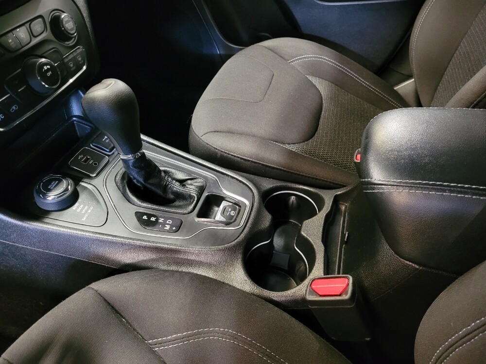 2019 Jeep Cherokee in Orlando, FL 32808 - 18141261 26