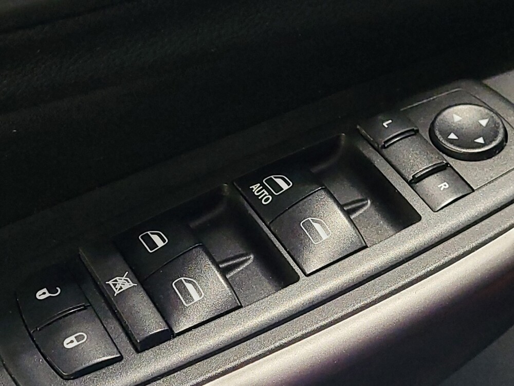 2019 Jeep Cherokee in Orlando, FL 32808 - 18141261 27