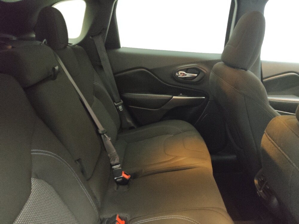 2020 Jeep Cherokee in Lombard, IL 60148 - 18141319 19