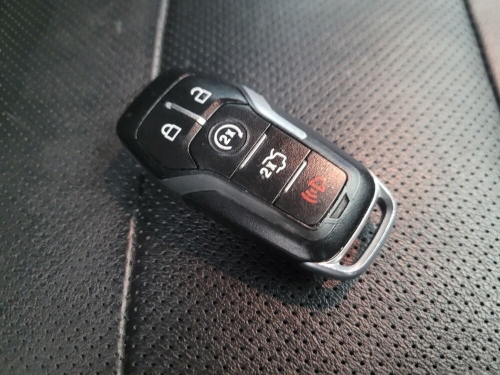 2017 Ford Explorer in Glendale, AZ 85301 - 18141345 32