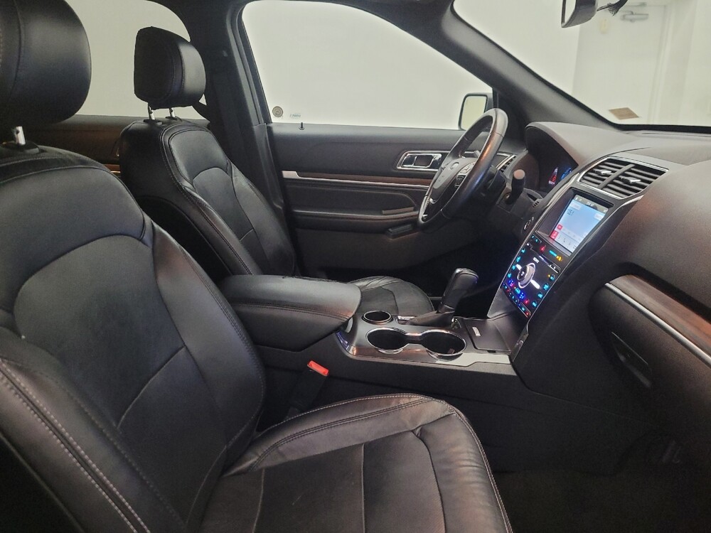 2017 Ford Explorer in Glendale, AZ 85301 - 18141345 21
