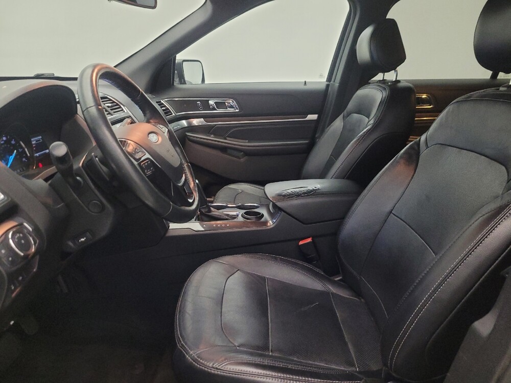 2017 Ford Explorer in Glendale, AZ 85301 - 18141345 17