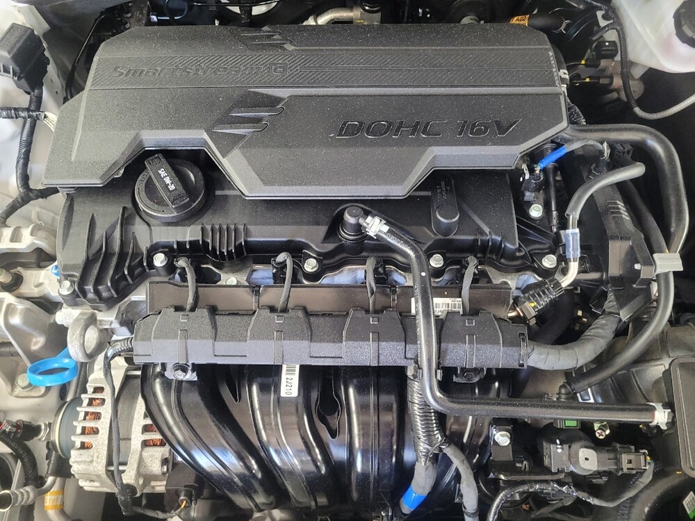 2025 Hyundai Elantra in Knoxville, TN 37923 - 18141360 30