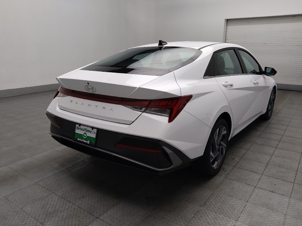 2025 Hyundai Elantra in Knoxville, TN 37923 - 18141360 9