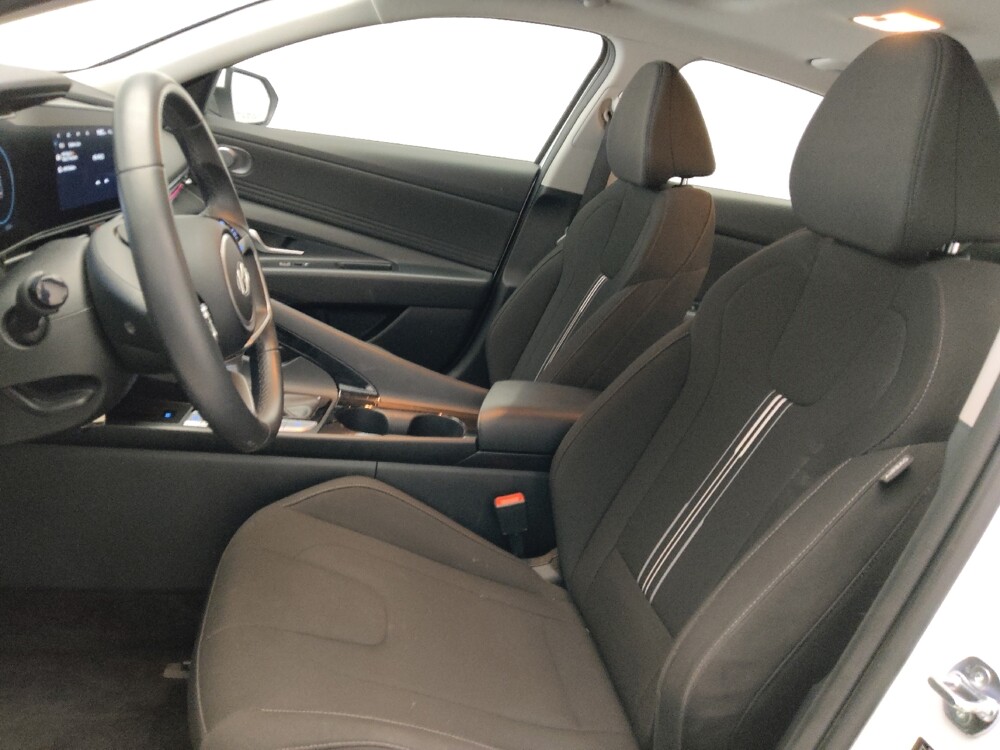 2025 Hyundai Elantra in Knoxville, TN 37923 - 18141360 17