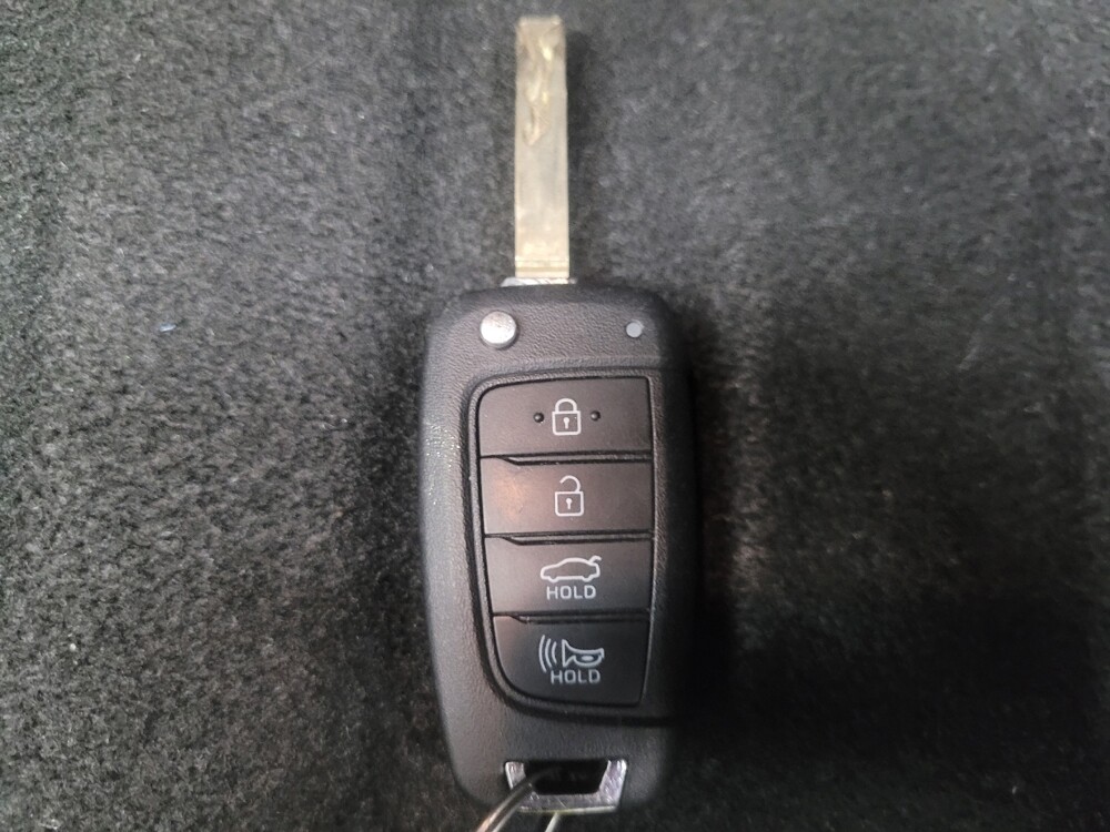 2024 Hyundai Elantra in Mishawaka, IN 46545 - 18141399 32