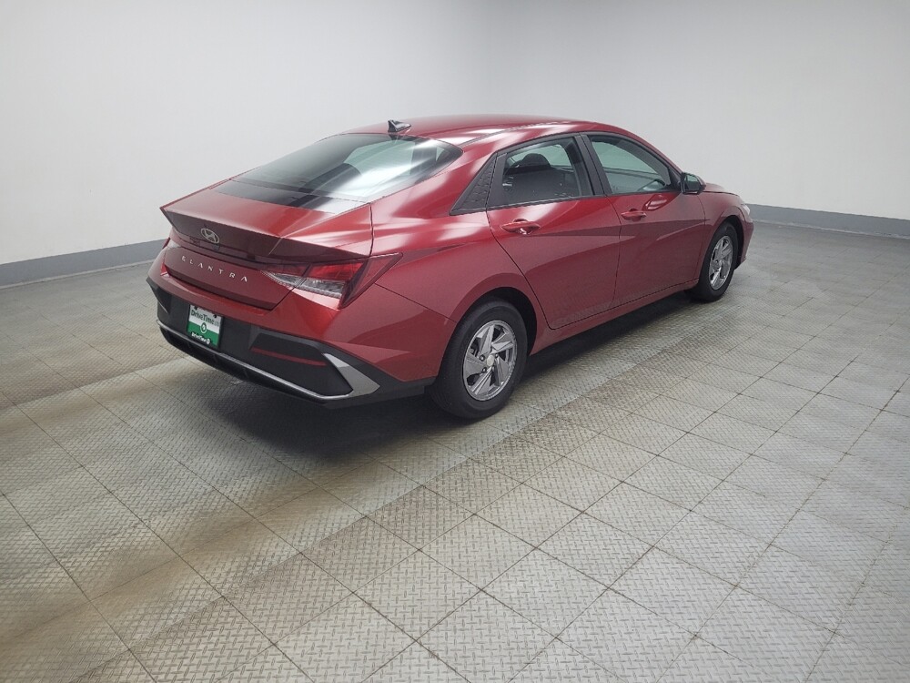 2024 Hyundai Elantra in Mishawaka, IN 46545 - 18141399 10