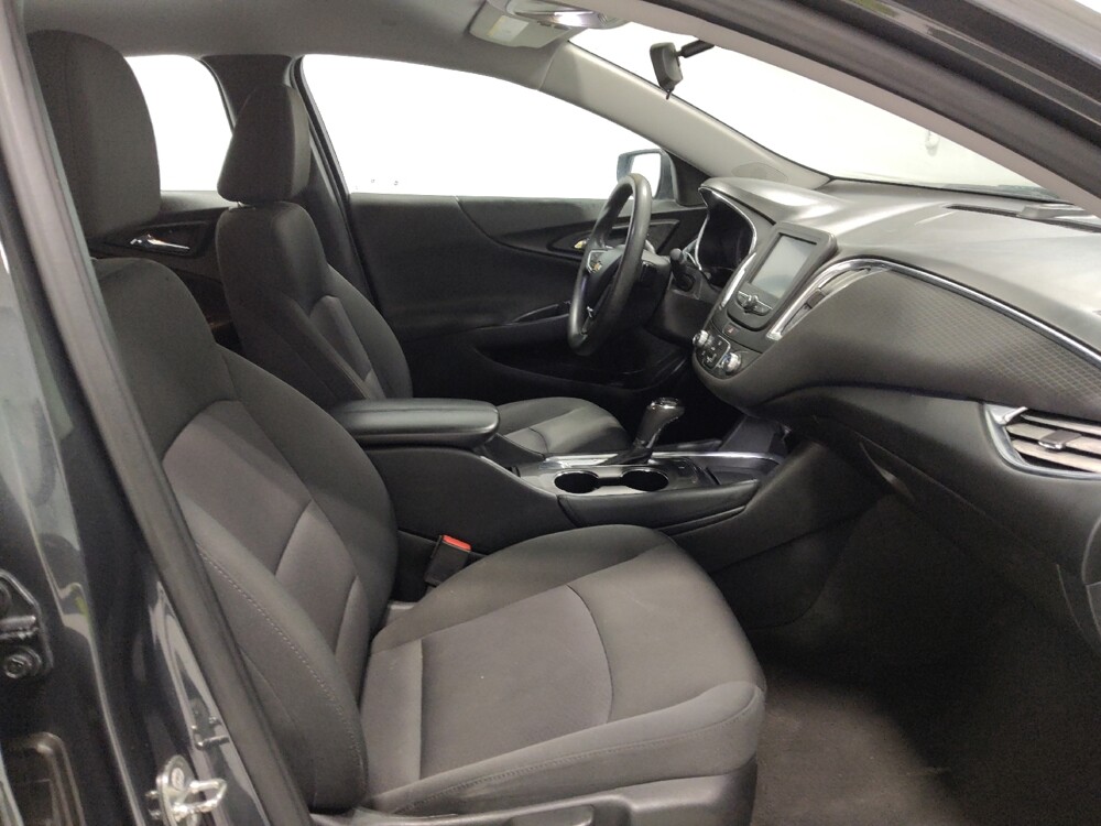2018 Chevrolet Malibu in Columbus, OH 43231 - 18141428 21