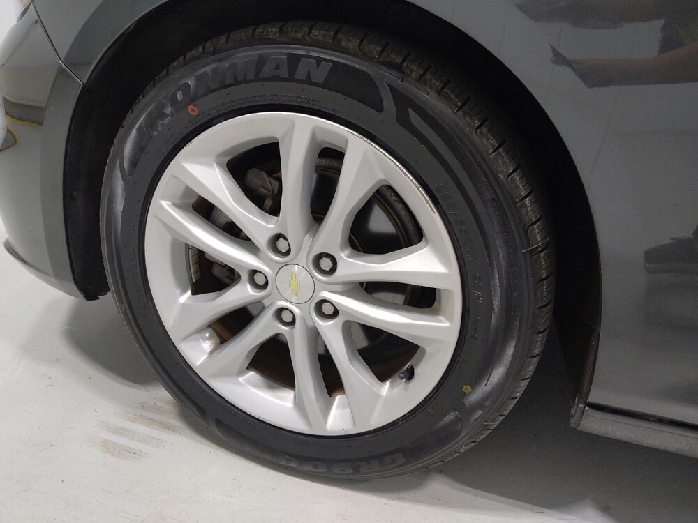2018 Chevrolet Malibu in Columbus, OH 43231 - 18141428 31